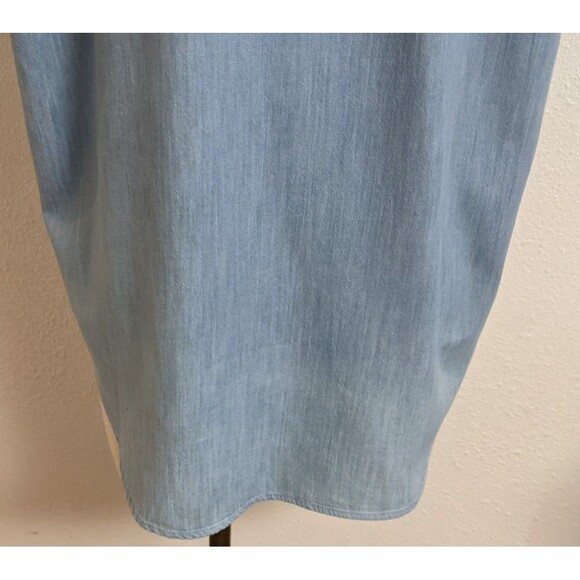 Court & Rowe Blue Chambray Floral Embroidered Short Sleeve Button-Up Shirt M - Picture 8 of 12